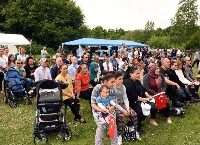 Manisa’dan Bremen’e 600 Adet Türk Bayrağı