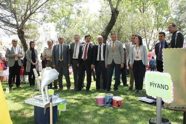 Sungurlu’da Halk Eğitim Sergisi Ve Tubitak Bilim Fuarı Açıldı