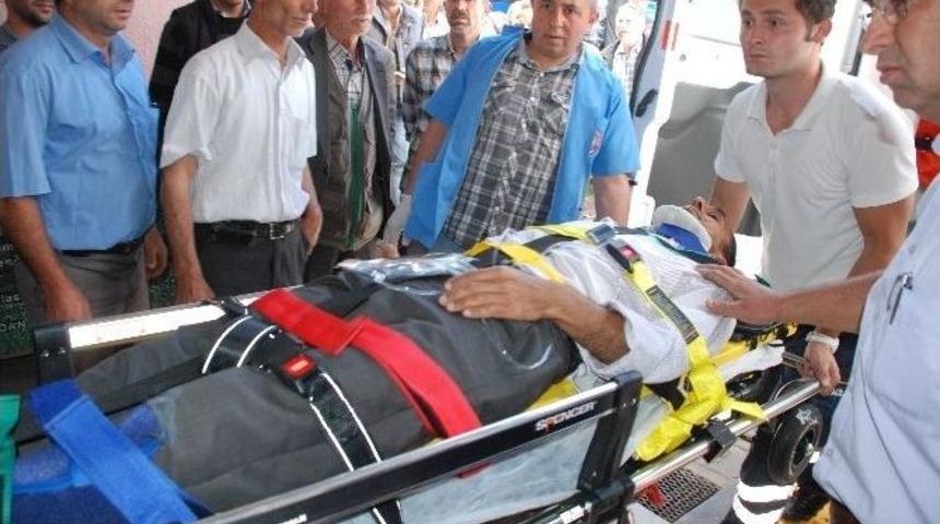 &Ccedil;anakkale&rsquo;de Trafik Kazası: 2 Yaralı