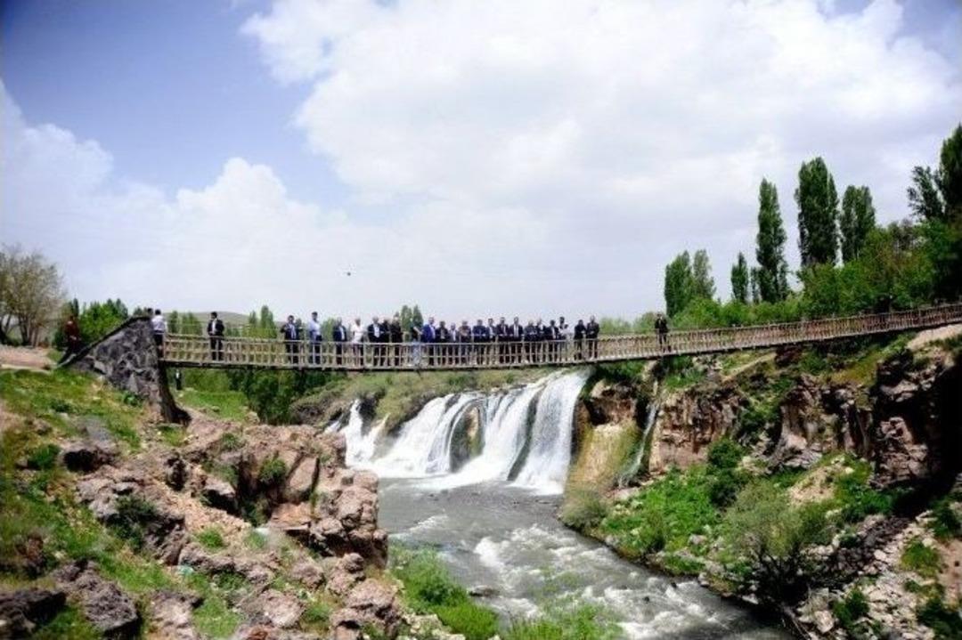 Yy&uuml; Senatosu Muradiye&rsquo;de Toplandı