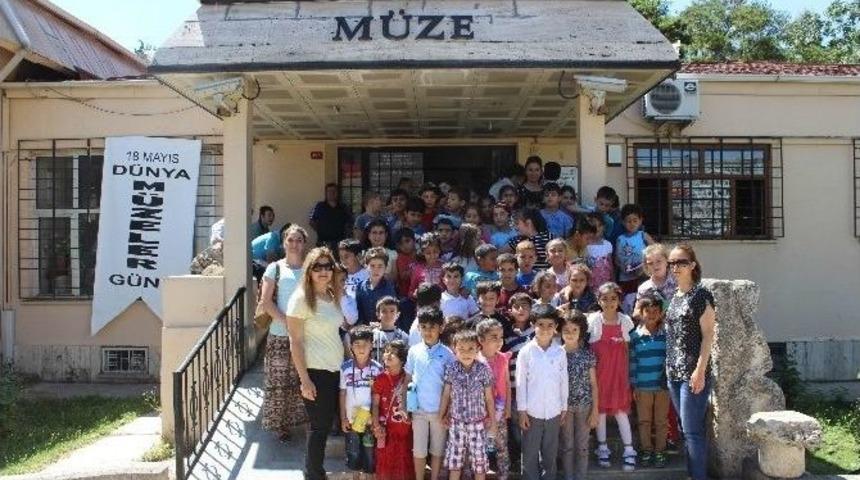 Minikler M&uuml;zeye Hayran Kaldı