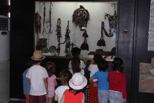 Minikler M&uuml;zeye Hayran Kaldı 1