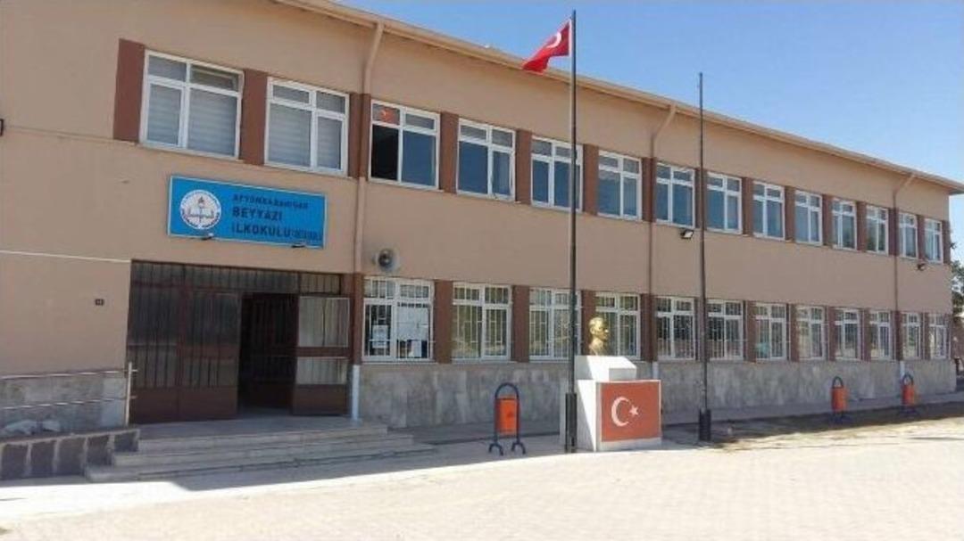 Milli Eğitim Bakanlığı M&uuml;steşarındandan Okul M&uuml;d&uuml;r&uuml;ne Teşekk&uuml;r