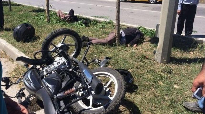 &Ccedil;anakkale&rsquo;de Trafik Kazası: 1 &Ouml;l&uuml;, 1 Yaralı