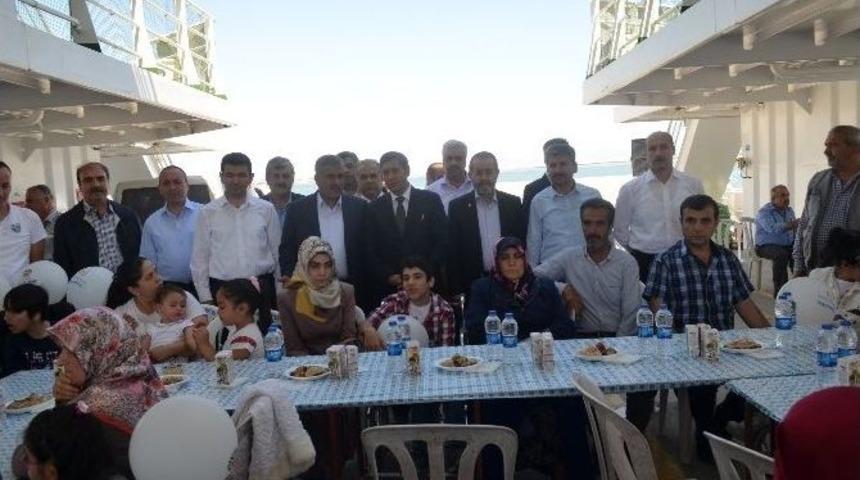 &Ouml;ğrenciler, Feribot Gezisiyle Moral Buldu