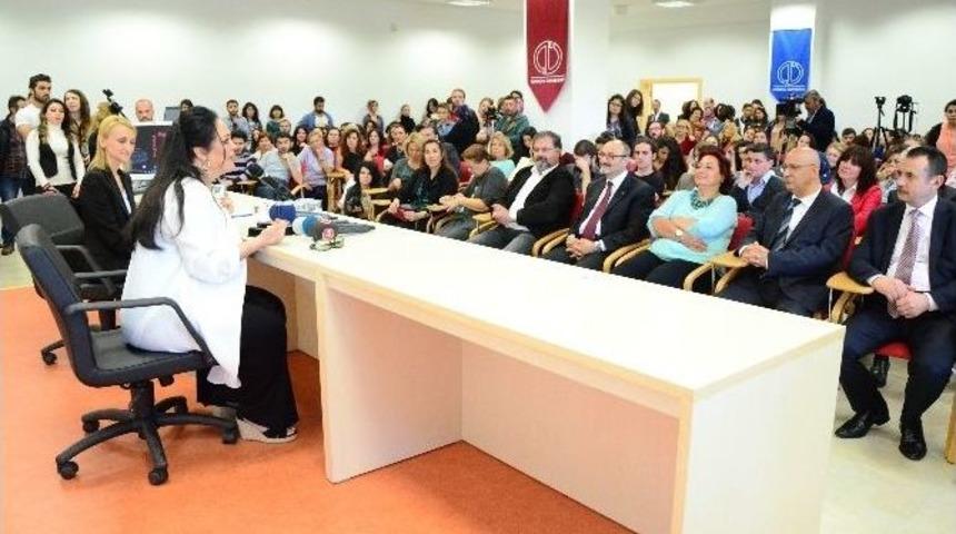 &Ouml;ğrencilerin T&uuml;rkan Şoray Sevgisi Salona Sığmadı