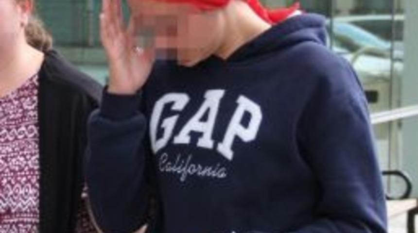 Ka&ccedil;ak Sigarayla Yakalanan Gen&ccedil; Kadın Tutuklandı