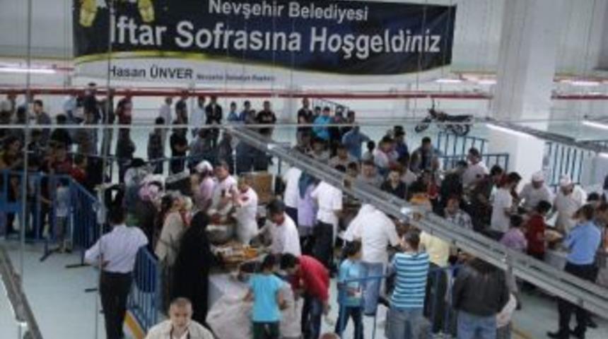 Ramazan Ayı Boyunca Her G&uuml;n Bin 500 Kişi İftar Yapacak