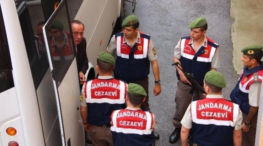 Cezaevi M&uuml;d&uuml;r&uuml;n&uuml; Darp Ettiği İddia Edilen Alaattin &Ccedil;akıcı, Hakim Karşısına &Ccedil;ıktı