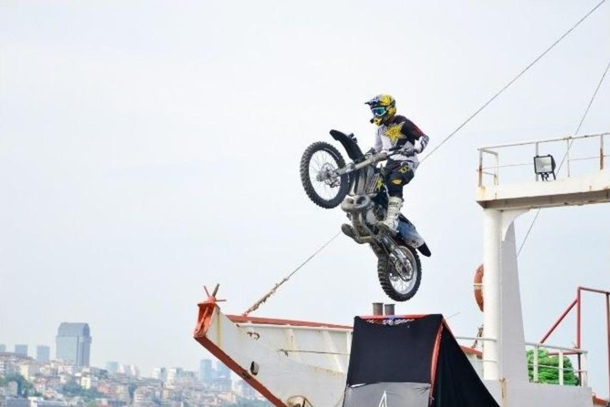 İstanbul Boğazı&rsquo;nda Rekor Atlayış