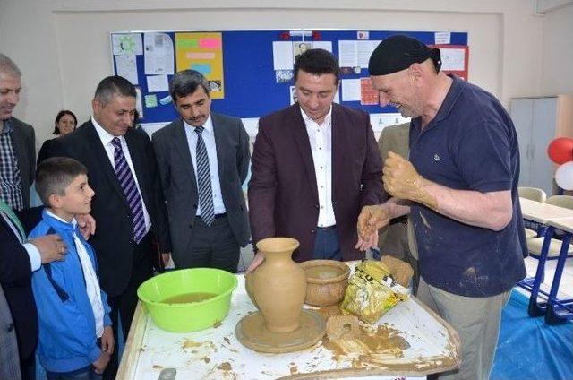 Saffet Şeker Ortaokulu&rsquo;nda Fuar A&ccedil;ılışı 1