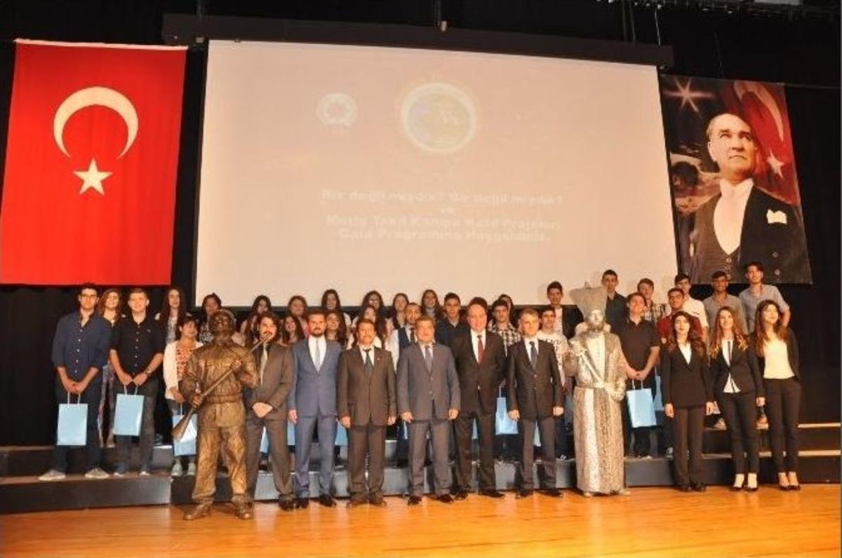 İzmir Polisi Su&ccedil;lularla Uğraşırken Gen&ccedil;leri İhmal Etmedi