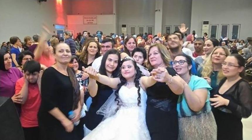 Down Sendromlu Yasemin&rsquo;in D&uuml;ğ&uuml;n Hayali Ger&ccedil;ek Oldu