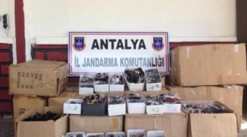 Jandarmadan Ka&ccedil;ak G&uuml;neş G&ouml;zl&uuml;ğ&uuml; Operasyonu