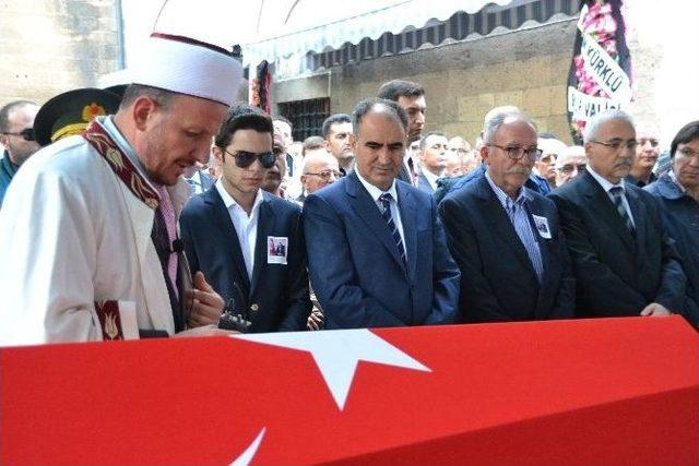 Kendini Vuran Vali Yardımcısı Son Yolculuğuna Uğurlandı 1