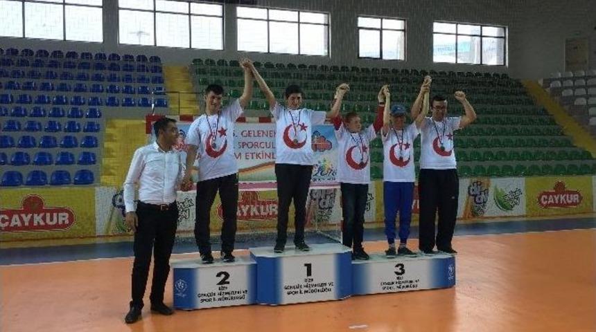 &Ouml;zel Sporcular, Rize&rsquo;de Ki Atletizm Şenliğinde Buluştu