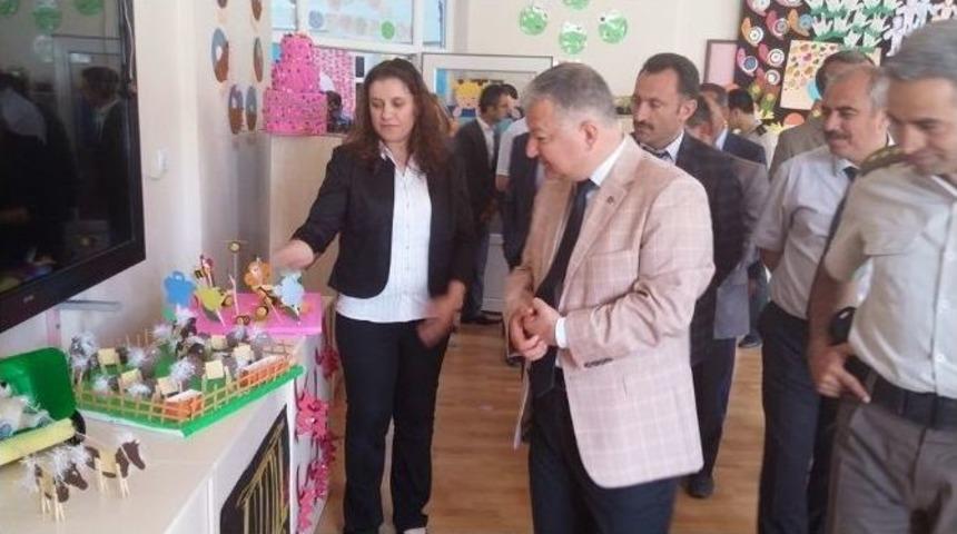 Kaymakam Duru, Minik Eller Büyük Maharetler Sergisini Açtı