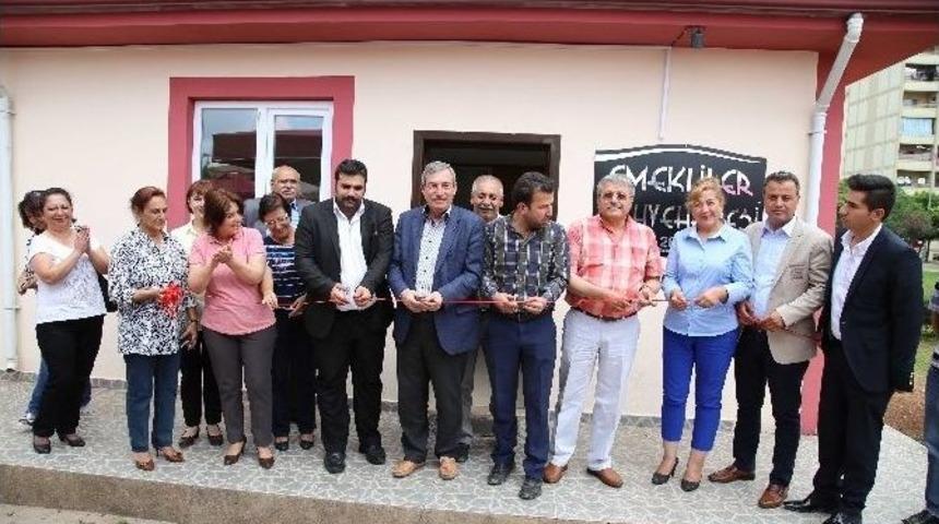 Emekliler Kahvehanesine K&uuml;t&uuml;phane A&ccedil;ıldı