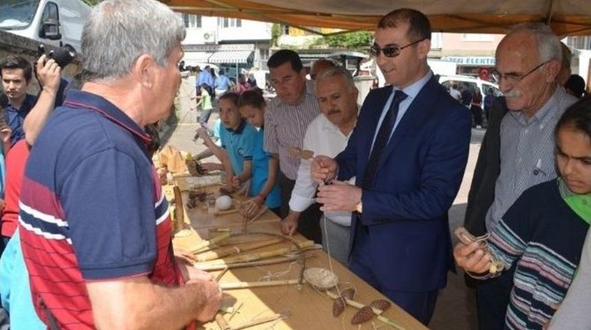 Ko&ccedil;arlı&rsquo;da Resim Ve Eski Oyuncaklar Sergisi A&ccedil;ıldı