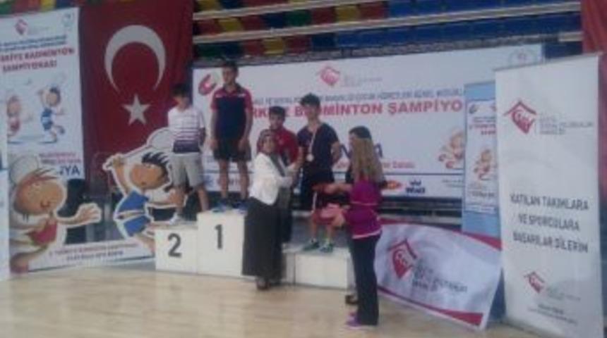 T&uuml;rkiye Badminton Şampiyonası&rsquo;nda, Erzurumlu Sporcular Madalya Aldı