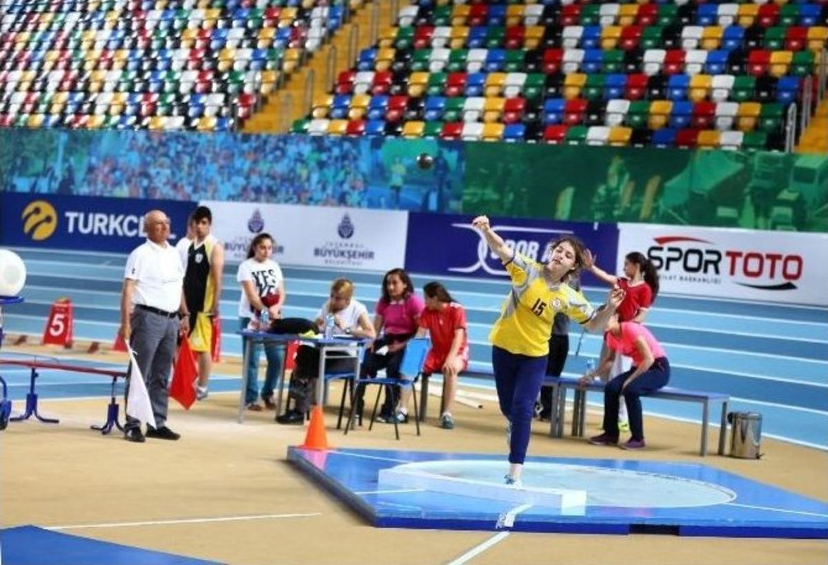 Atletizm Turnuvasında B&uuml;y&uuml;k Rekabet