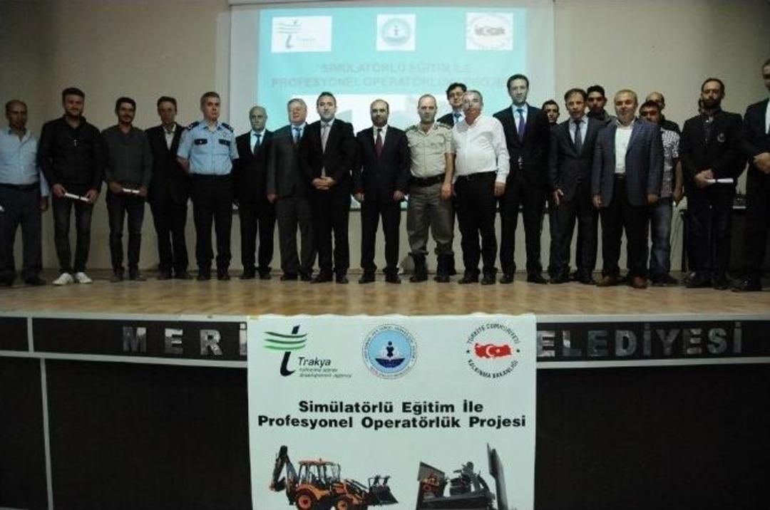 Sim&uuml;lasyon İle Eğitim Alan İş Makinesi Operat&ouml;rleri Sertifikalarını Aldı