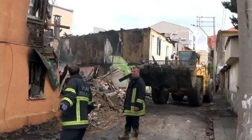 Uşak&rsquo;ta &Ccedil;ıkan Yangında 5 Ev K&uuml;l Oldu