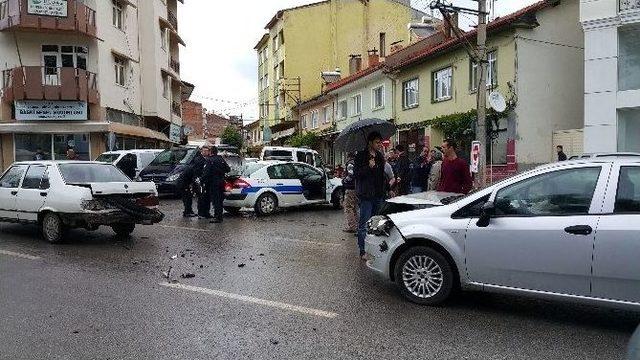 Dursunbey&rsquo;de Yağmurla Gelen Kaza 1