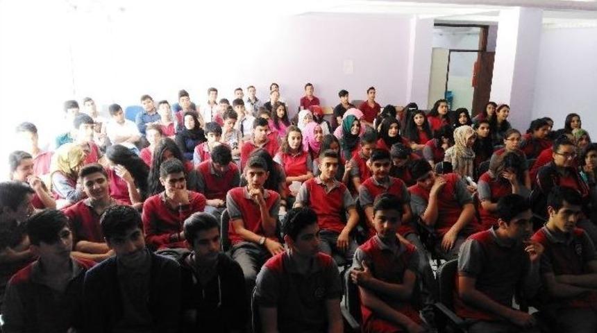 Rekt&ouml;r Adayı Aysun Bay Karabulut, &Ouml;ğrencilerle Buluştu