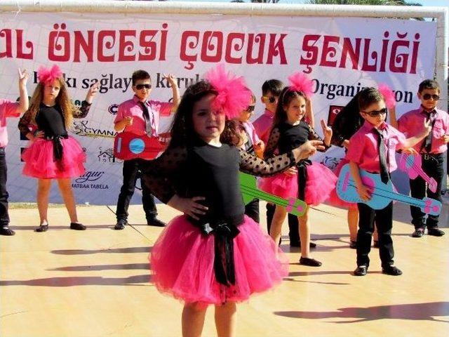 Alaçatı’da Karnaval Gibi Çocuk Şenliği