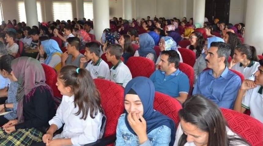 Yazar Cem G&uuml;lbent Kahta Fen Lisesi &Ouml;ğrencileriyle Buluştu