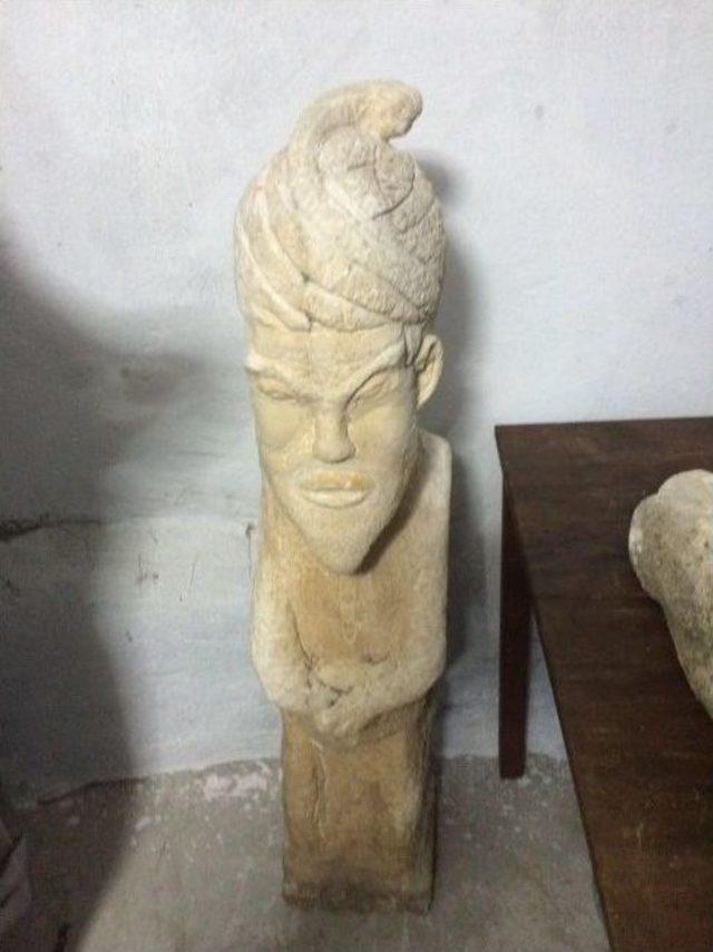 İki Heykeli Jandarmaya 100 Bin Tl&rsquo;ye Satmaya &Ccedil;alıştı 1