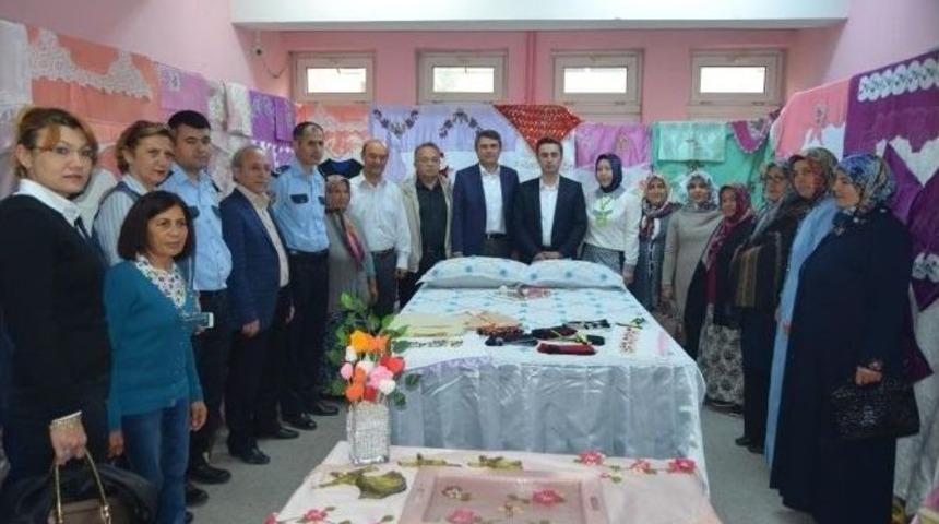 Selendi&rsquo;de &Ccedil;eyizlikler G&ouml;r&uuml;c&uuml;ye &Ccedil;ıktı