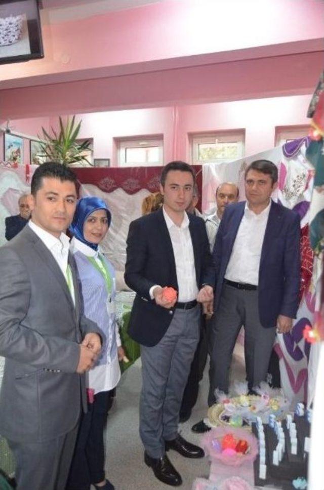 Selendi&rsquo;de &Ccedil;eyizlikler G&ouml;r&uuml;c&uuml;ye &Ccedil;ıktı 1