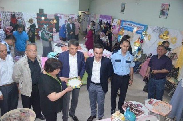 Selendi&rsquo;de &Ccedil;eyizlikler G&ouml;r&uuml;c&uuml;ye &Ccedil;ıktı 2