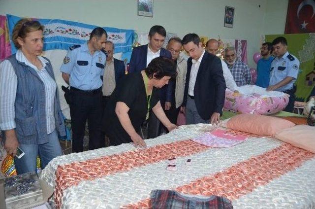 Selendi&rsquo;de &Ccedil;eyizlikler G&ouml;r&uuml;c&uuml;ye &Ccedil;ıktı 3