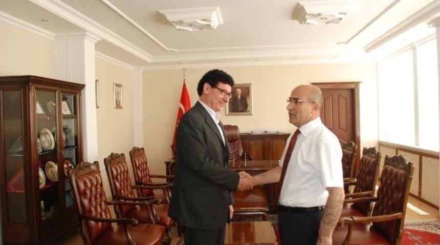 Eğitimci-yazar S&uuml;leyman Beledioğlu&rsquo;ndan Vali Demirtaş&rsquo;a Ziyaret