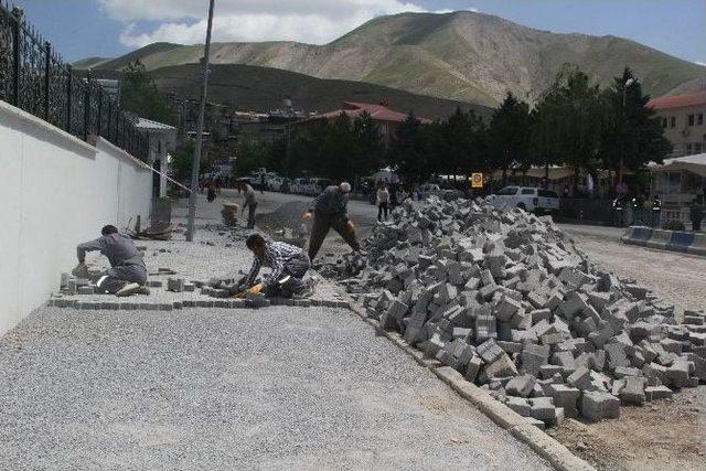 Hakkari Belediyesi&rsquo;nden Yol Yapım &Ccedil;alışması 1