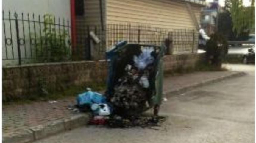 İzmit&rsquo;te Her Ay 40 Bin Tl&rsquo;lik Konteyner Yakılıyor