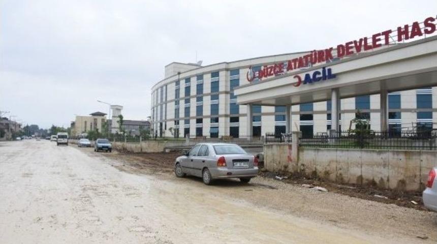 D&uuml;zce Belediyesi Yeni Hastanenin &Ccedil;evre Yollarını Yapıyor