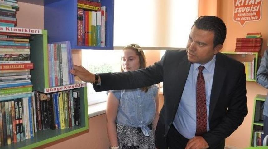 Gazi İlkokulu&rsquo;na Yeni K&uuml;t&uuml;phane
