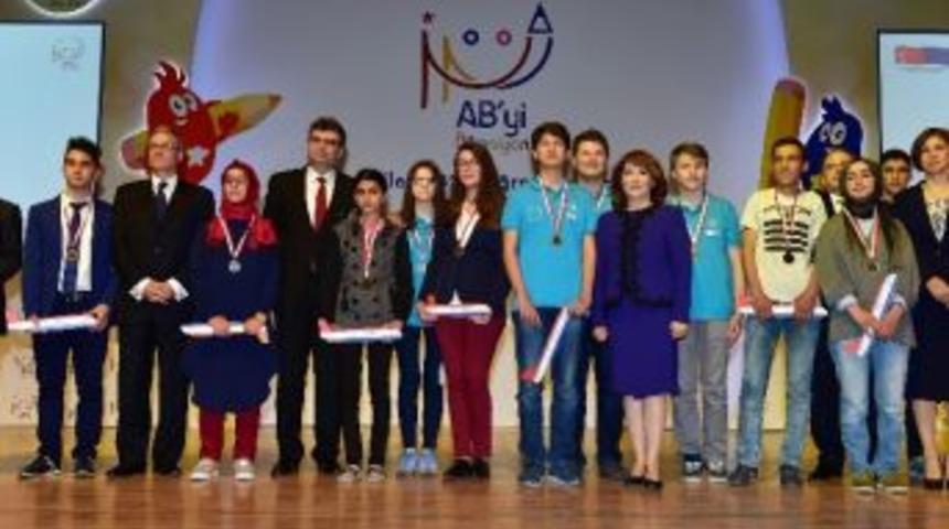 &Ouml;ğrenciler Ab&rsquo;yi &Ouml;ğreniyor Yarışmasının &Ouml;d&uuml;lleri Verildi