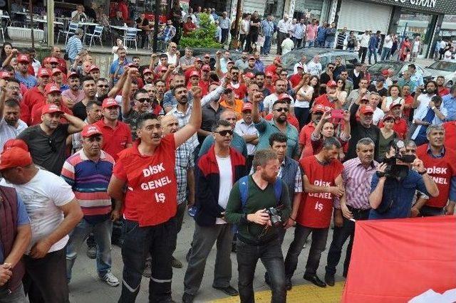 İşçiler, Alacakları İçin Belediyenin Kapısına Dayandı