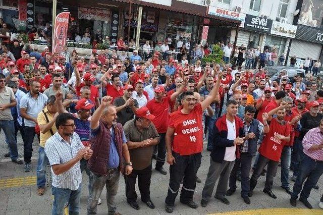 İşçiler, Alacakları İçin Belediyenin Kapısına Dayandı