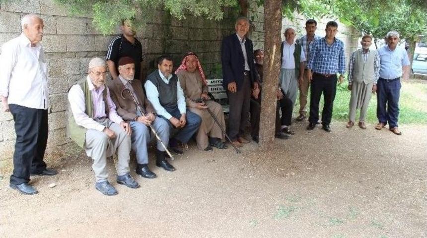 Cami G&ouml;revlileri Ve Cemaat Vakıf Başkanını Şikayet Etti