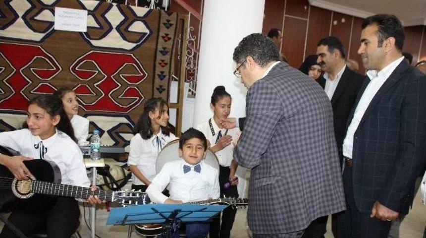 &Ouml;ğrencilerden M&uuml;zik Dinletisi