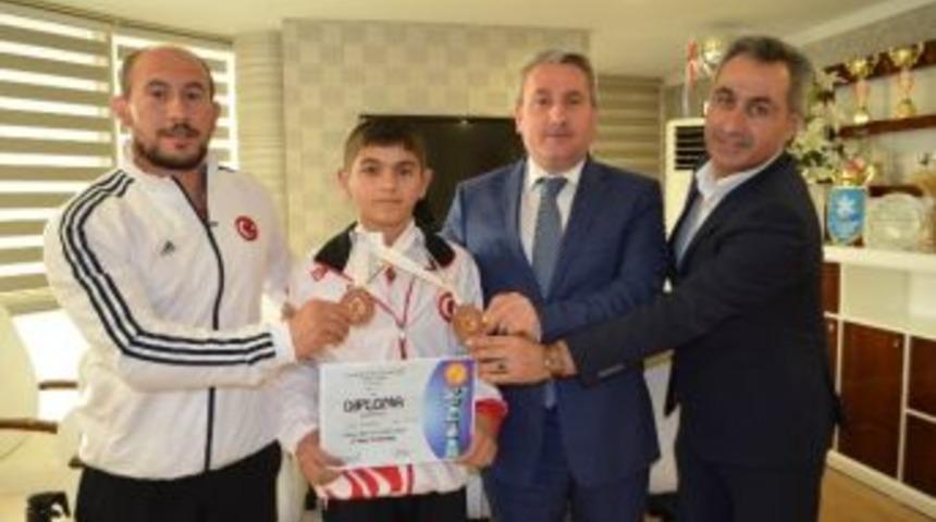 Çatlı Pehlivana Altın