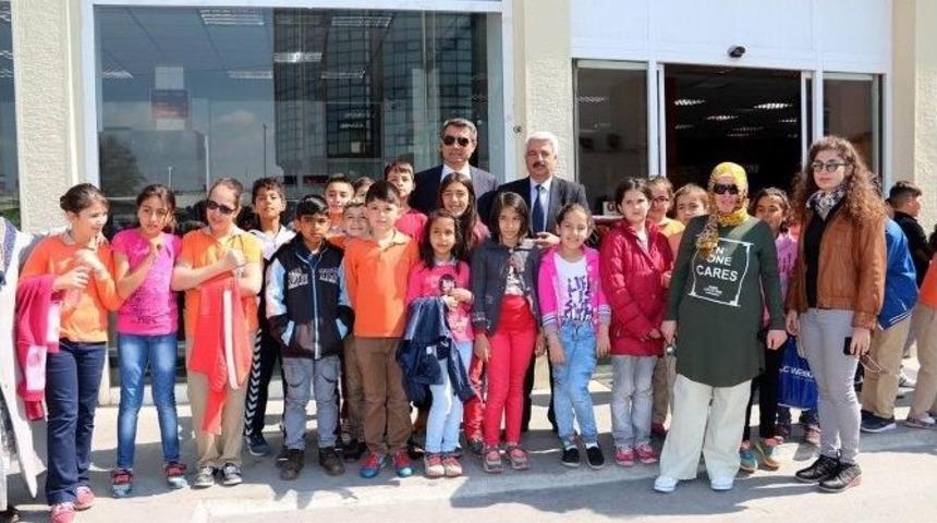 Öğrenciler Belediyenin Tesislerini Gezdi