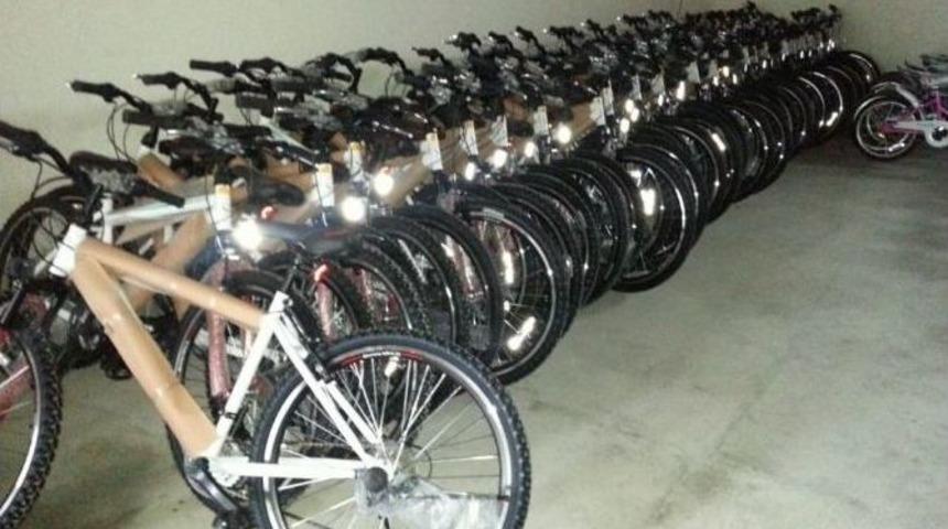 T&uuml;rkiye Halk Sağlığı Kurumu Tarafından Afyonkarahisar&rsquo;da 407 &Ouml;ğrenciye Bisiklet Dağıtıldı