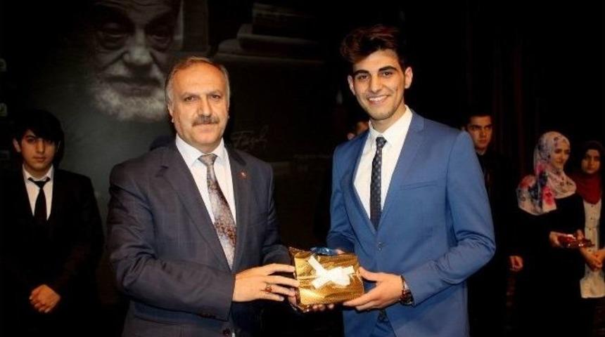 Liselerarası Necip Fazıl Kısak&uuml;rek Şiir Okuma Yarışması D&uuml;zenlendi
